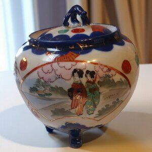 Vintage Japanese Kutani Lidded Jar – Hand Painted, Gilded, 3-Footed c.1920s–40s